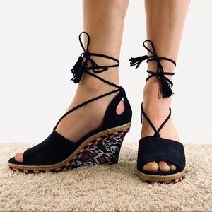 Cabi Beaded Detail Navy Leather Wedge - Women’s 8